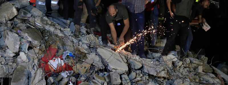 Bei erneuten israelischen Angriffen wurden laut örtlichen Behördenangaben Dutzende Menschen getötet. - Foto: Mohammad Zaatari/AP/dpa