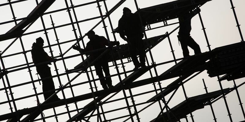 In den Industriebetrieben hat sich die Stimmung mit rückläufigen Aufträgen verschlechtert. (Archivbild) - Foto: Christian Charisius/dpa