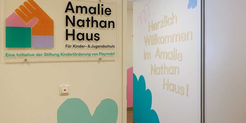 Amalie Nathan Haus: Nordbayerns erstes Kinder- und Jugendschutzhaus wird durch den Bayerischen Staatsminister des Innern, für Sport und Integration Joachim Herrmann in Fürth eröffnet - Foto: presseportal.de