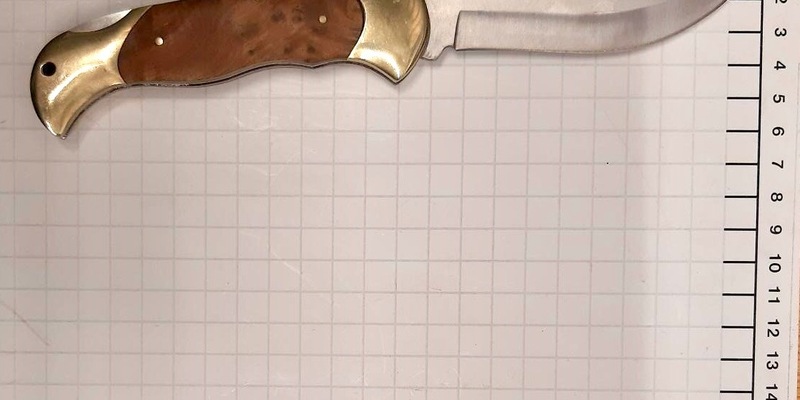 BPOL NRW: Pfandflaschen nicht als Bezahlung akzeptiert - randalierender Kunde droht mit Messer - Foto: presseportal.de