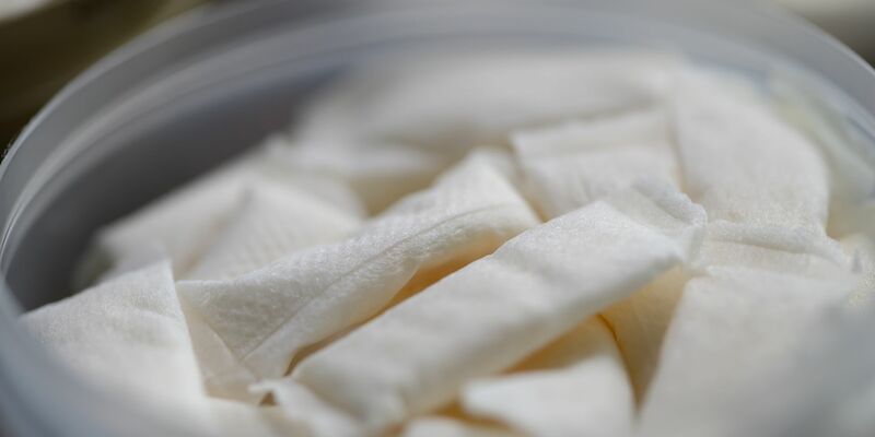 Nikotinbeutel werden laut der französischen Gesundheitsministerin besonders an Jugendliche vermarktet. (Illustration) - Foto: Robert Michael/dpa