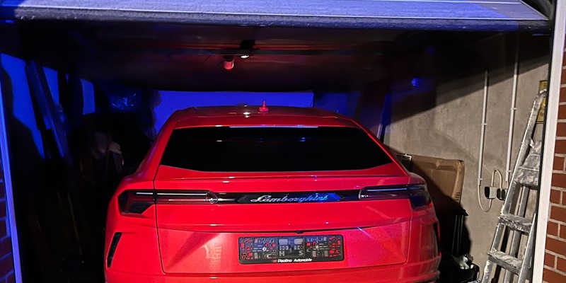 HZA-MS: Verfahrenskomplex um Schwarzarbeit im Bauhauptgewerbe: Zoll-Ermittler beschlagnahmen weiteres Fahrzeug der Luxusklasse im Wert von einer Viertelmillion Euro - Foto: presseportal.de