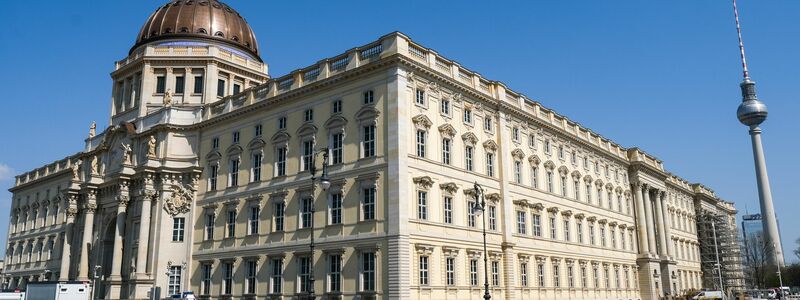 Nach einer offenen Diskussion mit den Chören und der künstlerischen Leitung habe sich die Stiftung Humboldt Forum entschieden, das Wort «Oberindianer» auszulassen. (Archivbild) - Foto: Jens Kalaene/dpa