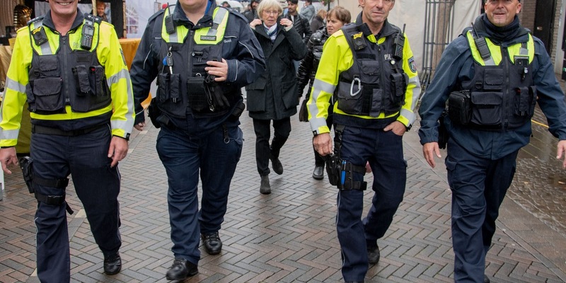 POL-KLE: Goch - Erste gemeinsame Streife des Kommunalen Ordnungsdienstes und der Polizei Goch auf dem Flachsmarkt / Gemeinsame Presseerklärung der Stadt Goch und der Polizei im Kreis Kleve - Foto: presseportal.de