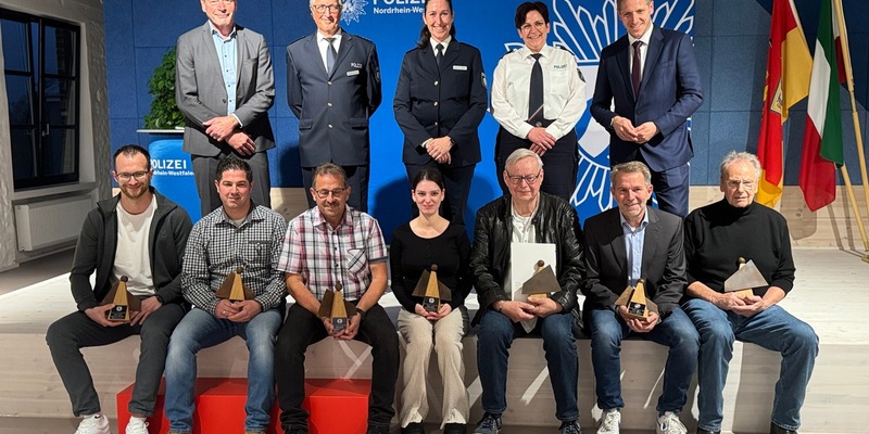 POL-EU: Erste Verleihung des Zivilcourage-Preises der Kreispolizeibehörde Euskirchen würdigt mutige Bürgerinnen und Bürger - Foto: presseportal.de
