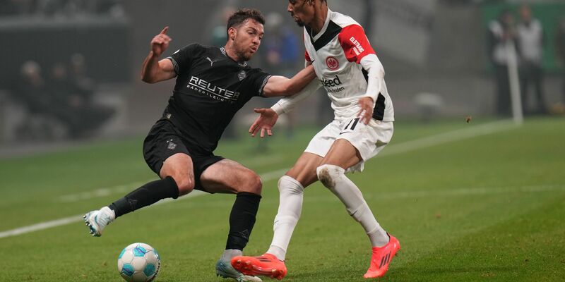 Eintracht besiegte im DFB-Pokal Borussia Mönchengladbach trotz langer Unterzahl. - Foto: Thomas Frey/dpa