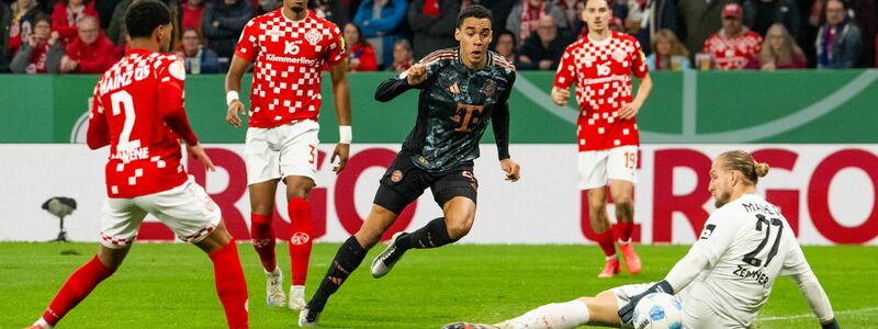 Souverän wandert Bayern München ins Pokal-Achtelfinale. - Foto: Torsten Silz/dpa