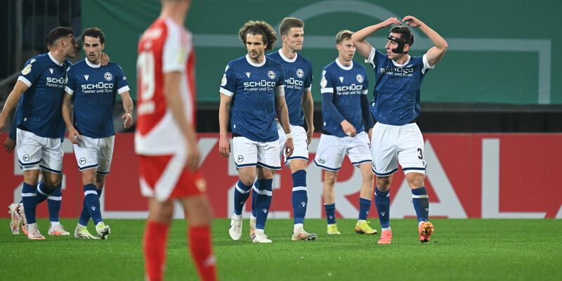 Arminia und Union lieferten sich packende Zweikämpfe. - Foto: Swen Pförtner/dpa