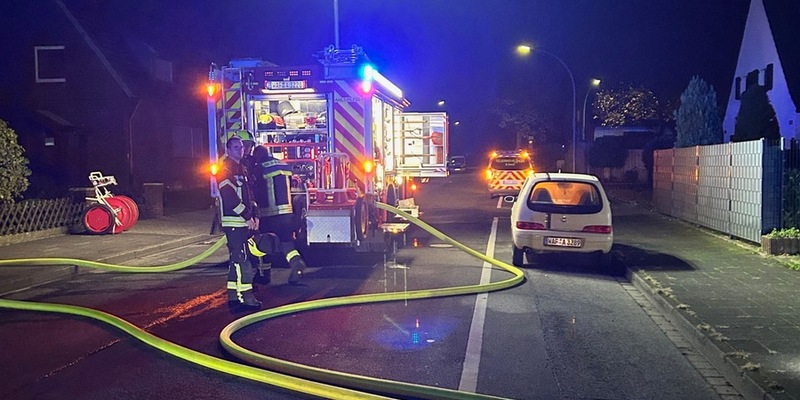 FW-WAF: Gartenlaube in Vollbrand - Foto: presseportal.de