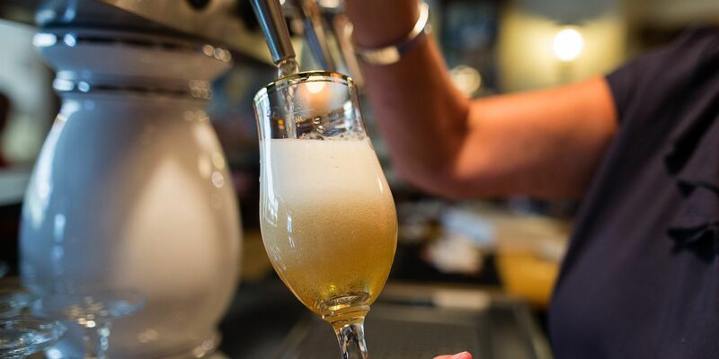 Monatsbilanz als Mutmacher für das Gastgewerbe: Umsatzzahlen in Summe fast überall im Plus (Symbolbild) - Foto: Sebastian Gollnow/dpa