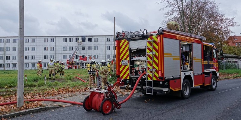FW Dresden: Brand in leerstehendem Bürokomplex - Foto: presseportal.de