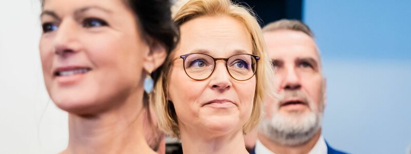 Sahra Wagenknecht ist unzufrieden mit dem Agieren der Thüringer Parteispitze Katja Wolf und Steffen Schütz. (Archivbild) - Foto: Christoph Soeder/dpa