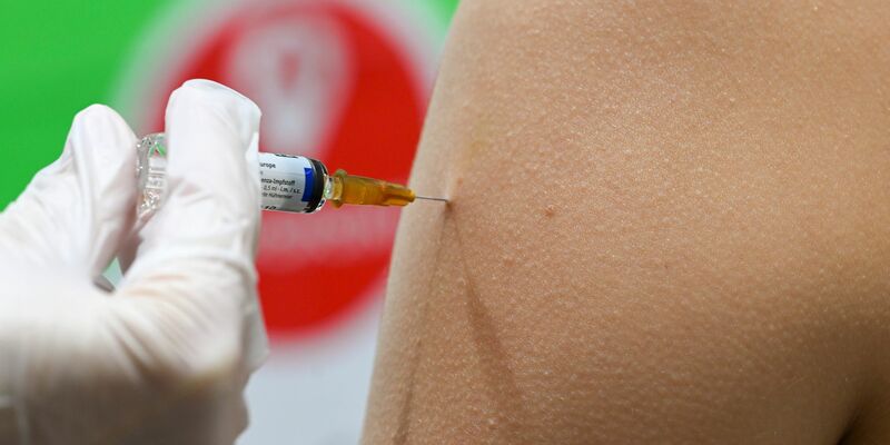 Eine Impfung kann vor Grippe schützen. (Symbolbild) - Foto: Jens Kalaene/dpa