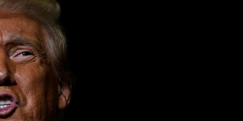 Trump fordert vom Sender CBS mehrere Milliarden US-Dollar Schadenersatz. - Foto: Julia Demaree Nikhinson/AP/dpa