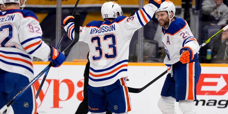 Leon Draisaitl wurde gegen Nashville für zwei Tore umjubelt. - Foto: George Walker IV/AP/dpa