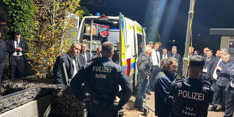 Feuerwehr Kalkar: Die Freiwillige Feuerwehr Stadt Kalkar zu Gast im Wunderland - Foto: presseportal.de