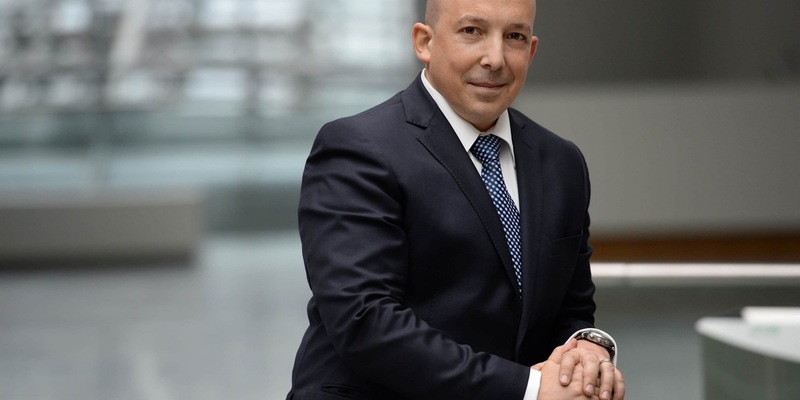 Trumps geheime Wahlkampf-Waffe: VIP-Zugang zum Wählerhirn / Bestsellerautor Veit Etzold zeigt, welche Storytelling-Tricks Donald Trump den Wahlsieg sichern können - Foto: presseportal.de