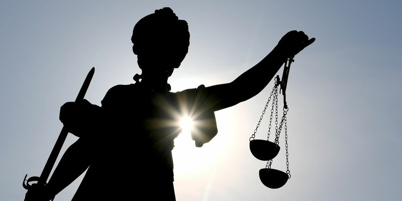 Birkenstock hatte seine Rechte durch Schuhe im Sortiment des Discounters verletzt gesehen. (Symbolbild) - Foto: Arne Dedert/dpa