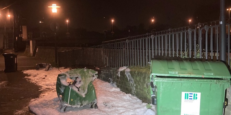 POL-HA: Mülltonnen brennen hinter dem Hohenlimburger Rathaus - Foto: presseportal.de