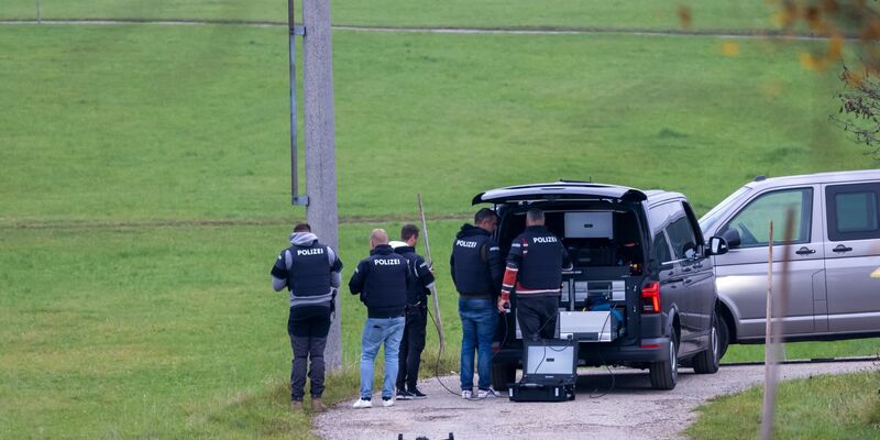 Die Polizei warnt, dass der flüchtige Täter gefährlich ist. - Foto: Fotokerschi/Franz Plechinger/APA/dpa