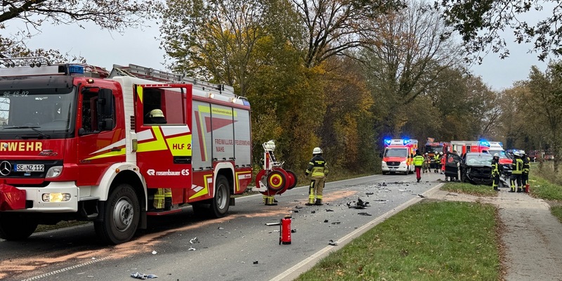 FW-SE: Schwerer Verkehrsunfall auf der Henstedter Straße Ortsausgang Wakendorf II - Foto: presseportal.de