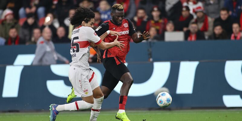 Jeremie Frimpong (l) machte ein starkes Spiel für Bayer Leverkusen. - Foto: Rolf Vennenbernd/dpa