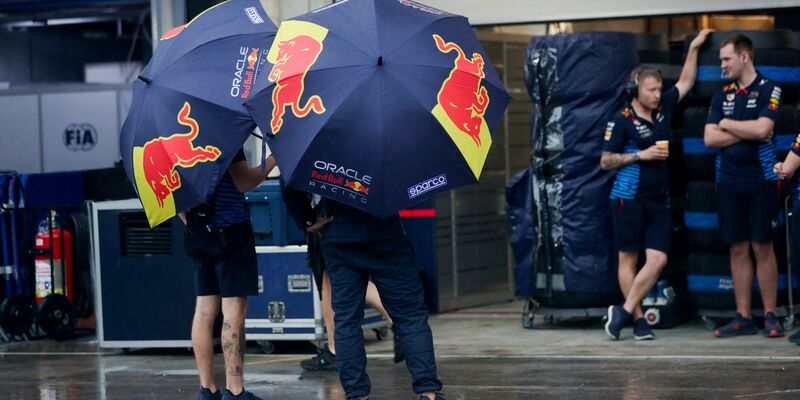 Nach dem Regen vom Samstag wird das Rennen am Sonntag vorgezogen.  - Foto: Sebastiao Moreira/Pool EPA/AP