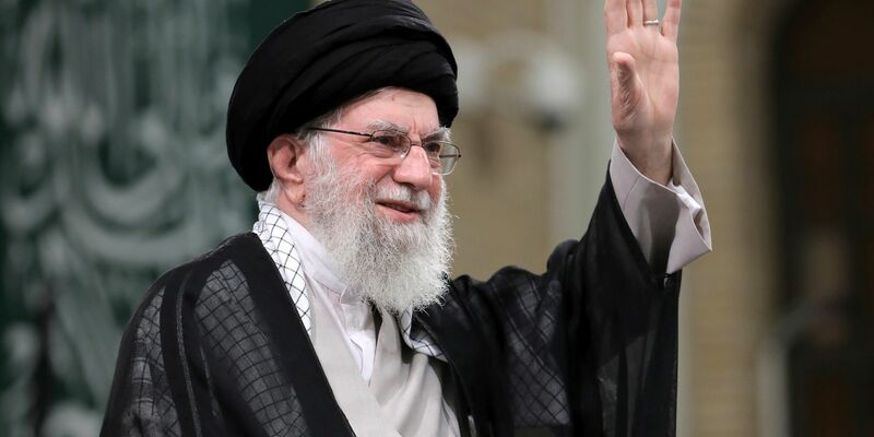 Die USA haben Irans Religionsführer Ajatollah Ali Chamenei vor einem erneuten Angriff auf Israel gewarnt. - Foto: Uncredited/Büro des iranischen Obersten Führers via AP/dpa