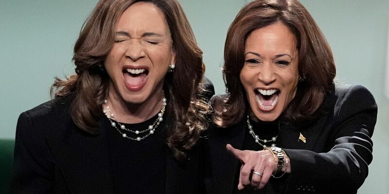 Im Wahlkampfendspurt scheut Harris keinen Spott - und wagt sich zu «Saturday Night Live». - Foto: Jacquelyn Martin/AP/dpa