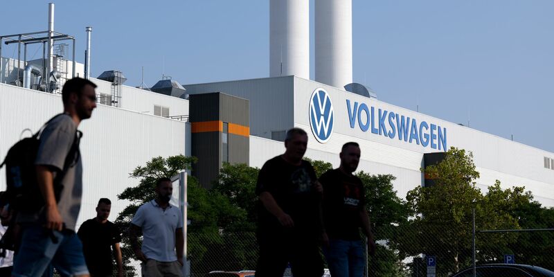 Das deutliche Plus bei Elektroautos kommt für Experten nicht ganz überraschend. (Archivbild) - Foto: Hendrik Schmidt/dpa