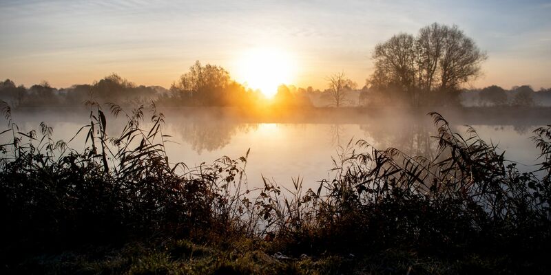 Das Herbstwetter ist auch in der kommenden Woche stabil - Foto: Hauke-Christian Dittrich/dpa