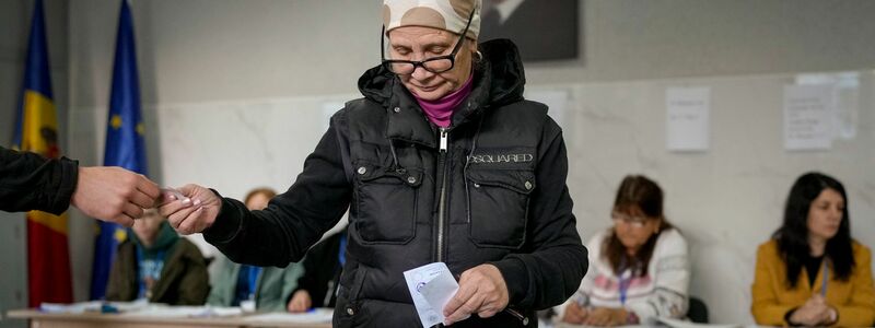 Bei der Stichwahl um das Präsidentenamt in Moldau haben die Menschen über den Kurs des in die EU strebenden Landes abgestimmt.  - Foto: Vadim Ghirda/AP/dpa