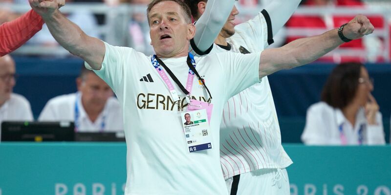 Alfred Gislason plant sein Karriereende als Handball-Bundestrainer nach der WM 2027.  - Foto: Marcus BrandtŽ/dpa