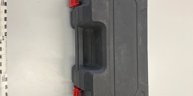 POL-OE: Wer kann Angaben zu Werkzeugkoffer mit Minikettensäge machen? - Foto: presseportal.de