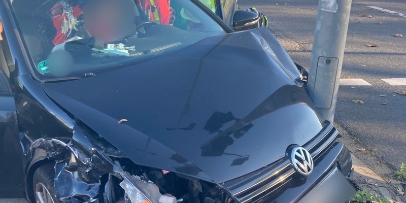 POL-DU: Bergheim: Unfall im Kreuzungsbereich - drei Personen verletzt - Foto: presseportal.de