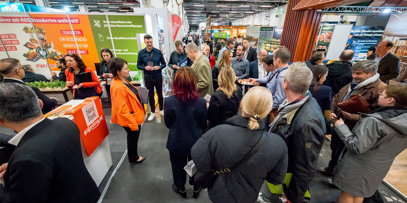Stimmungsbild mit Besuchern - Foto: MFV/FEX23/Die Profifotografen über pressetext.de