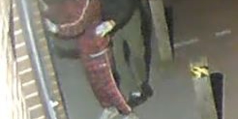 POL-FL: Öffentlichkeitsfahndung mit Bildern nach Einbruchdiebstahl in Supermarkt - Foto: presseportal.de