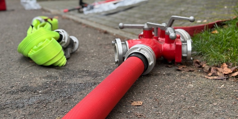 FW Dresden: Kellerbrand in einem Mehrfamilienhaus - Foto: presseportal.de