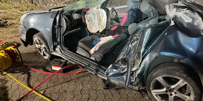 POL-STD: Zwei junge Autoinsassen im Alter von 19- und 23-Jahren bei Verkehrsunfall in Harsefeld tödlich verunglückt - Foto: presseportal.de
