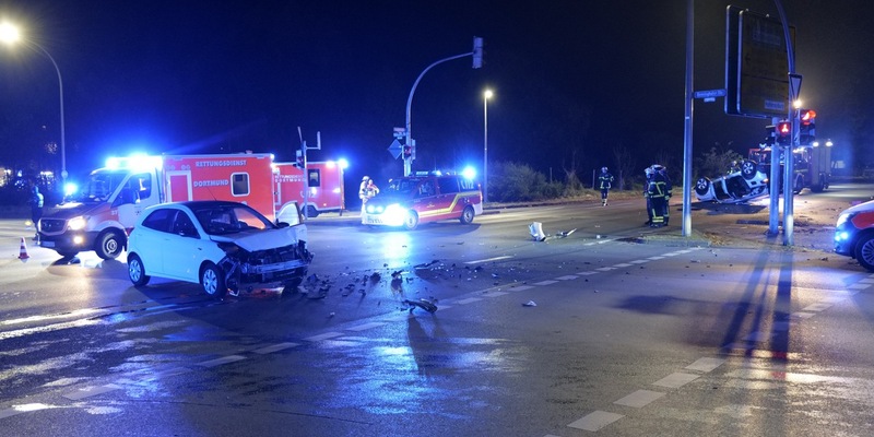 FW-DO: PKW stoßen auf Kreuzung zusammen - Foto: presseportal.de