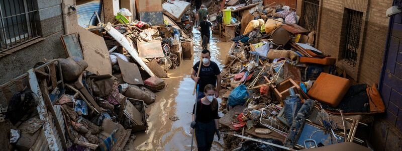 Überall noch Müll, Möbel - und auch Ratten. (Foto aktuell) - Foto: Emilio Morenatti/AP/dpa