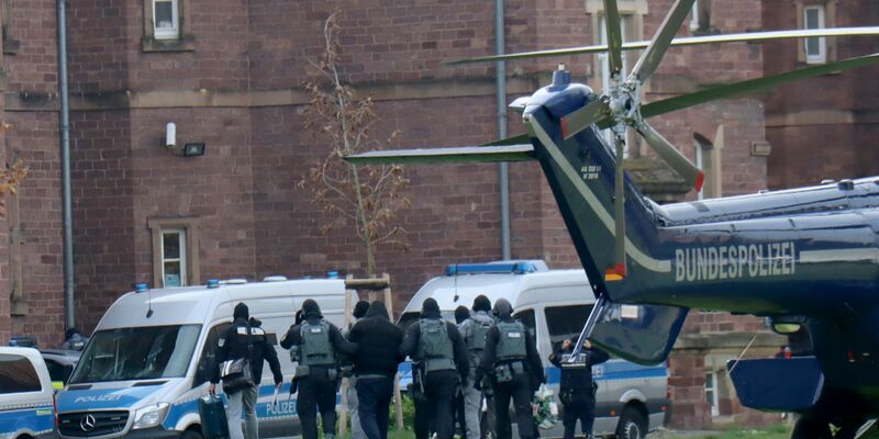 Die Bundesanwaltschaft ließ am Dienstag in Sachsen und Polen acht mutmaßliche Rechtsterroristen festnehmen. Auch in Österreich wurden zwei Objekte durchsucht. (Archivbild)  - Foto: Rene Priebe/dpa