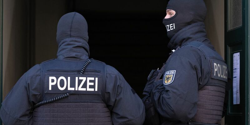 Bei der Razzia gegen mutmaßliche Rechtsterroristen in Deutschland, Polen und Österreich wurden am Dienstag acht Männer festgenommen (Archivbild). - Foto: Sebastian Kahnert/dpa