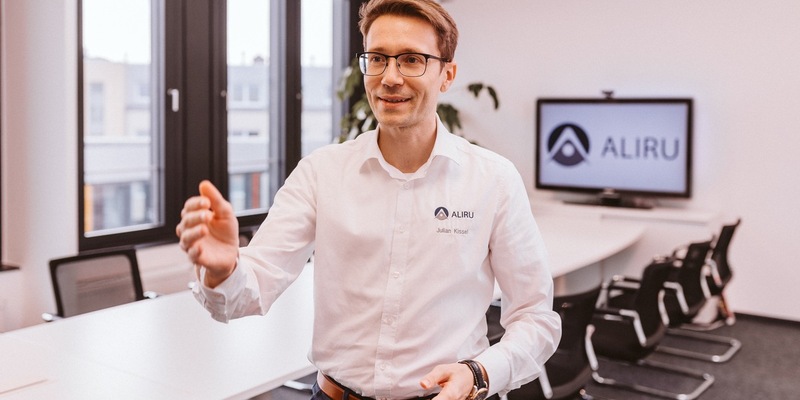 Julian Kissel von der Aliru GmbH über Sally AI: Automatische Meeting-Transkription - Hype oder echter Mehrwert? - Foto: presseportal.de