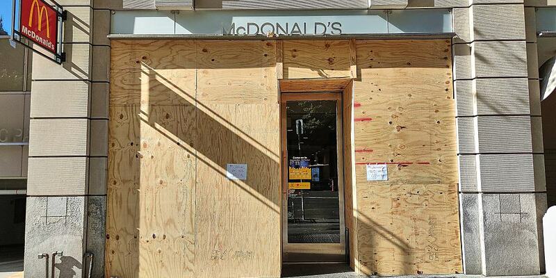 Verrammelter McDonald`s aus Sorge vor Randale bei der US-Wahl am 05.11.2024 - Foto: über dts Nachrichtenagentur