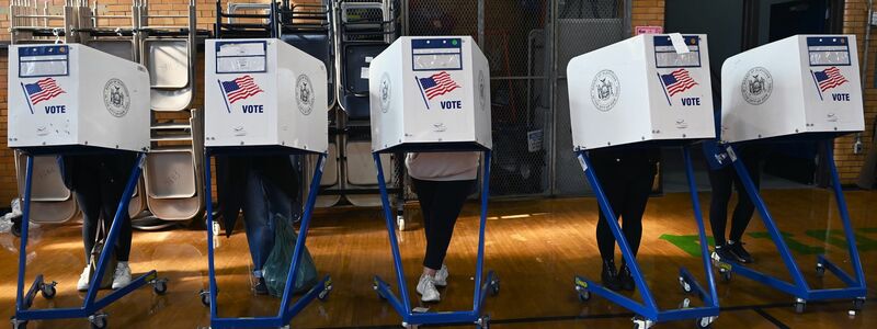 Millionen strömten zu den Wahllokalen - Foto: Andrea Renault/ZUMA Press Wire/dpa