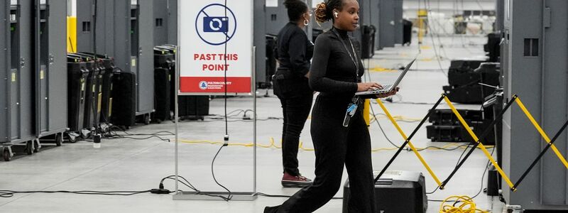 Das Ergebnis aus sieben Bundesstaaten dürfte die Präsidentenwahl entscheiden. - Foto: John Bazemore/AP/dpa