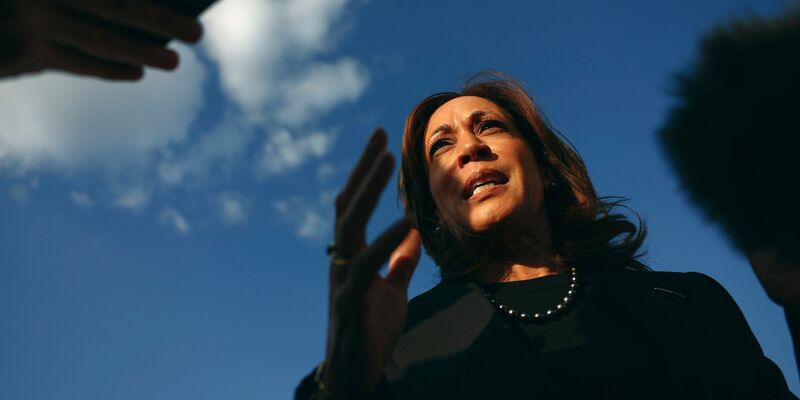Kamala Harris sichert sich wenig überraschend Maryland. (Archivbild) - Foto: Evelyn Hockstein/Reuters Pool via AP/dpa