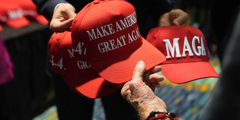 Einer von Trumps wichtigsten Mottos.  - Foto: Lynne Sladky/AP/dpa