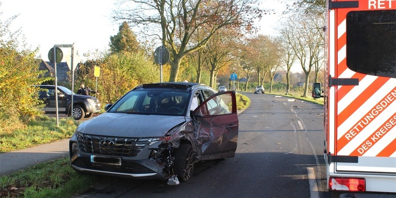 POL-KLE: Bedburg-Hau - 36-Jährige gerät mit Auto in Gegenverkehr / Zwei Verletzte nach Kollision - Foto: presseportal.de